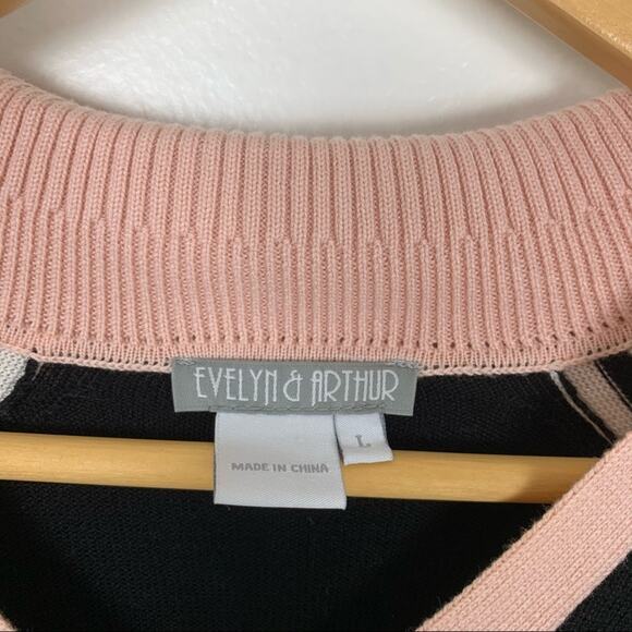 Evelyn & Arthur V-neck Collar Pullover Sweater - Picture 5 of 12